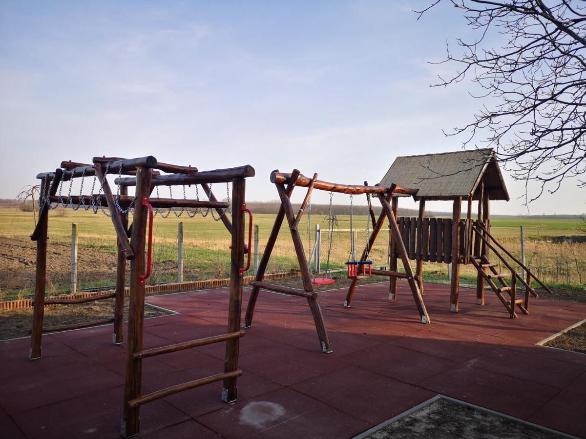Eszter-ház vendégház Kerekegyháza Exterior foto